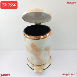 This high-grade metal bustbin is coated in a beautiful golden and cream finish, adding a touch of elegance to any space