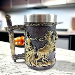 LARGE MUG MEDIEVAL KNIGHT ON HORSE WITH ARMOR AND SWORD HANDLE EXCELLENT DETAIL AND DURABILITY RESIN AND METAL COATING HOT STAINLESS 500ML