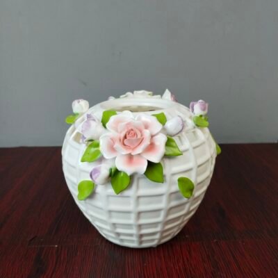Elegant White Lattice Ceramic Flower Vase