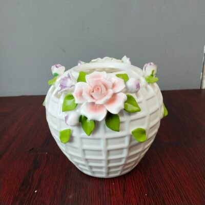 Elegant White Lattice Ceramic Flower Vase