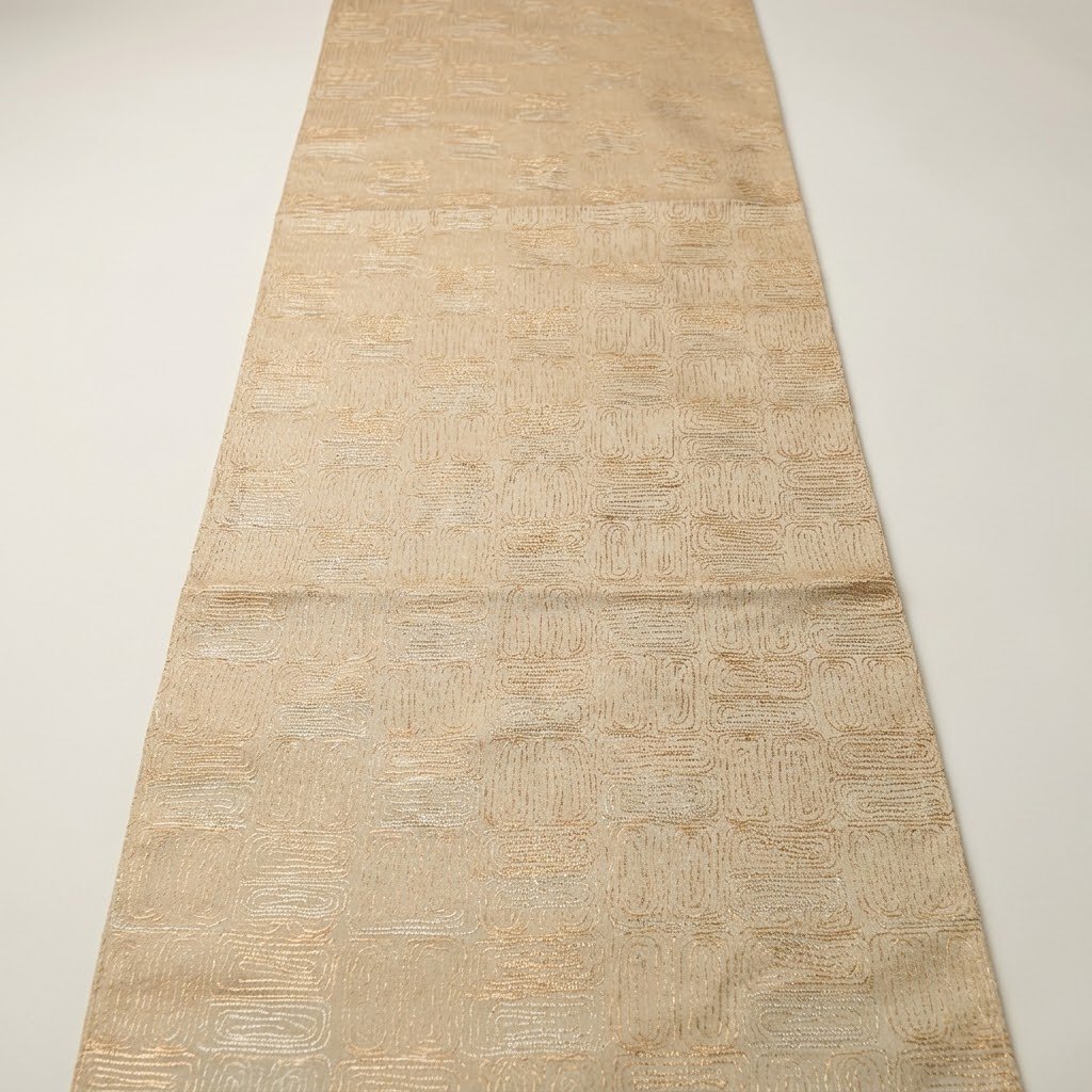 Minimalist Geometric Jacquard Table Runner with Tassel Minimalist Geometric Jacquard Table Runner with Tassel