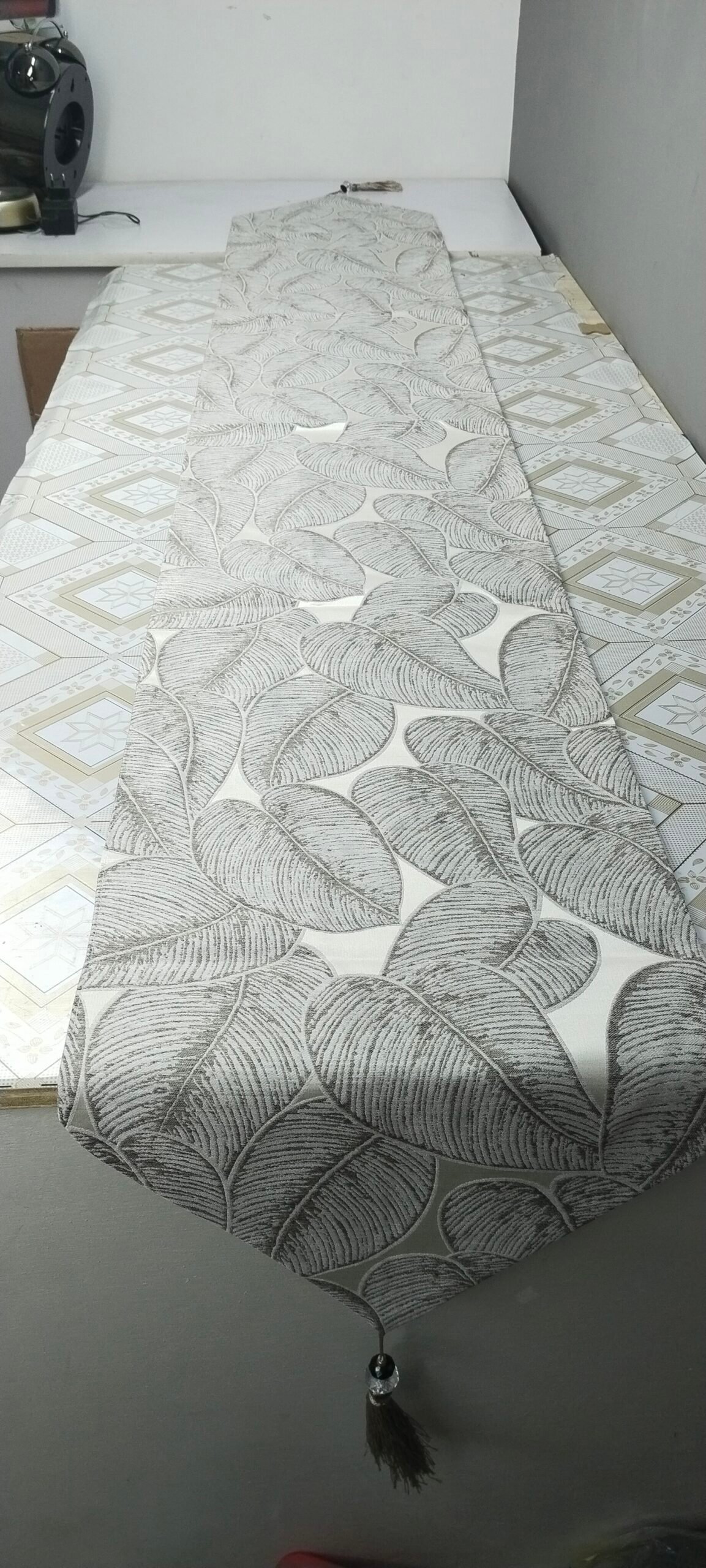 Luxury Botanical Leaf Jacquard Table Runner Silver Grey & Off-White Luxury Botanical Leaf Jacquard Table Runner Silver Grey & Off-White