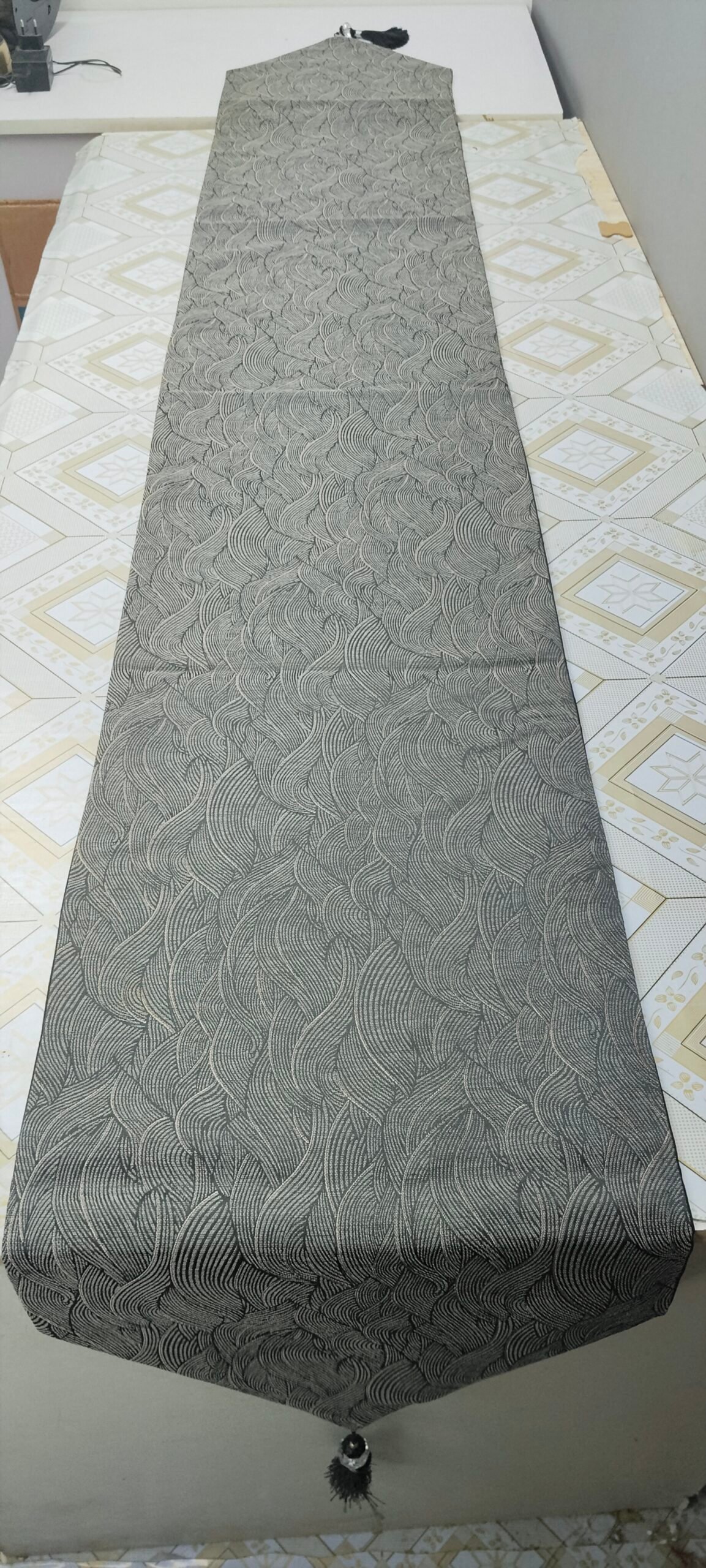 Modern Textured Feather Jacquard Table Runner Modern Textured Feather Jacquard Table Runner