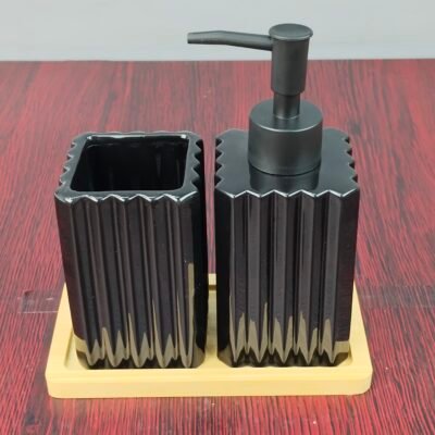 Modern Fluted Ceramic Bathroom Accessories Set with Soap Dispenser and Bamboo Tray Glossy Jet Black Fluted Ceramic Bathroom Accessories Set with Soap Dispenser