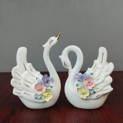 Bone China Ceramic Swan Showpiece Set