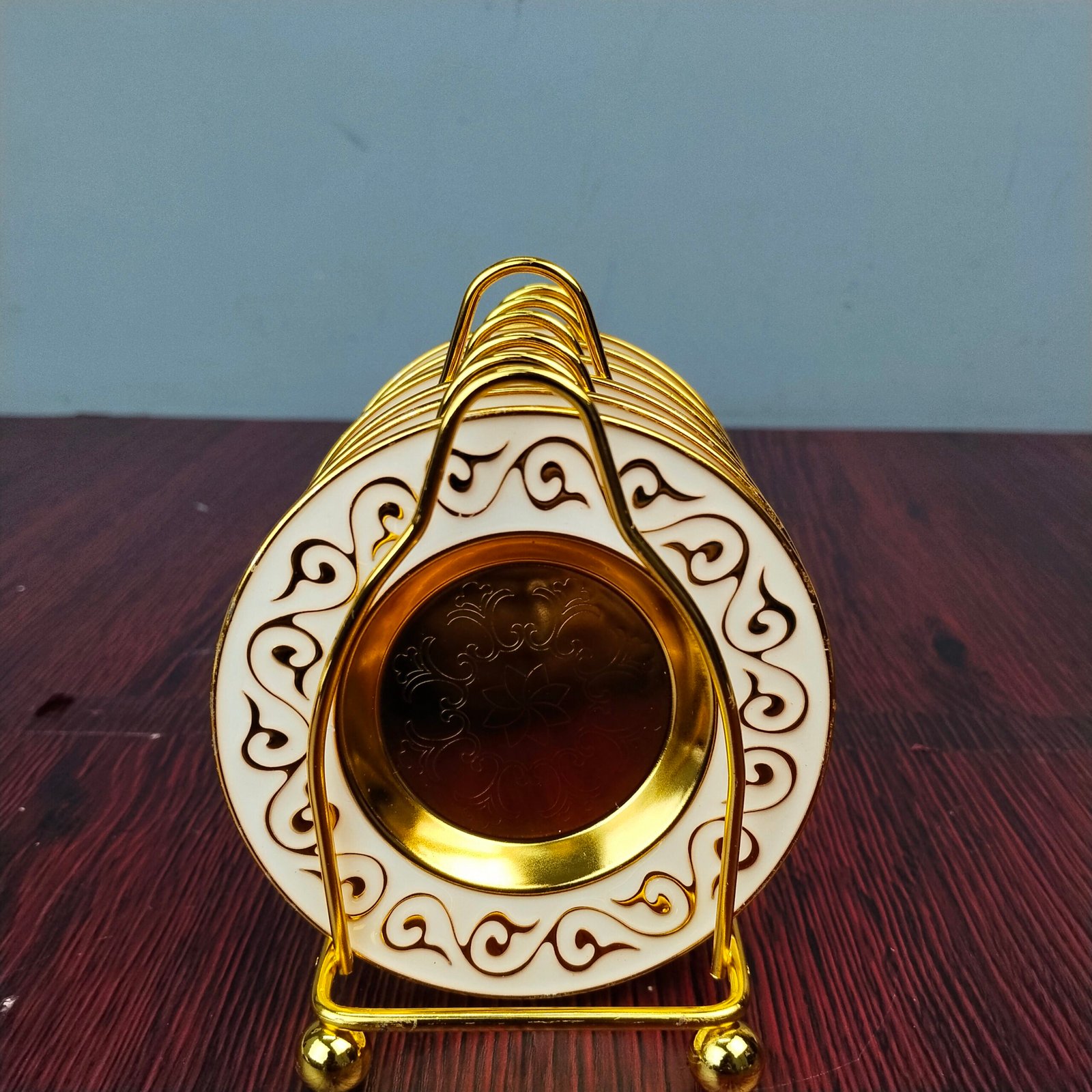 White and Gold Scroll Pattern Mini Serving Plate Set White and Gold Scroll Pattern Mini Serving Plate Set
