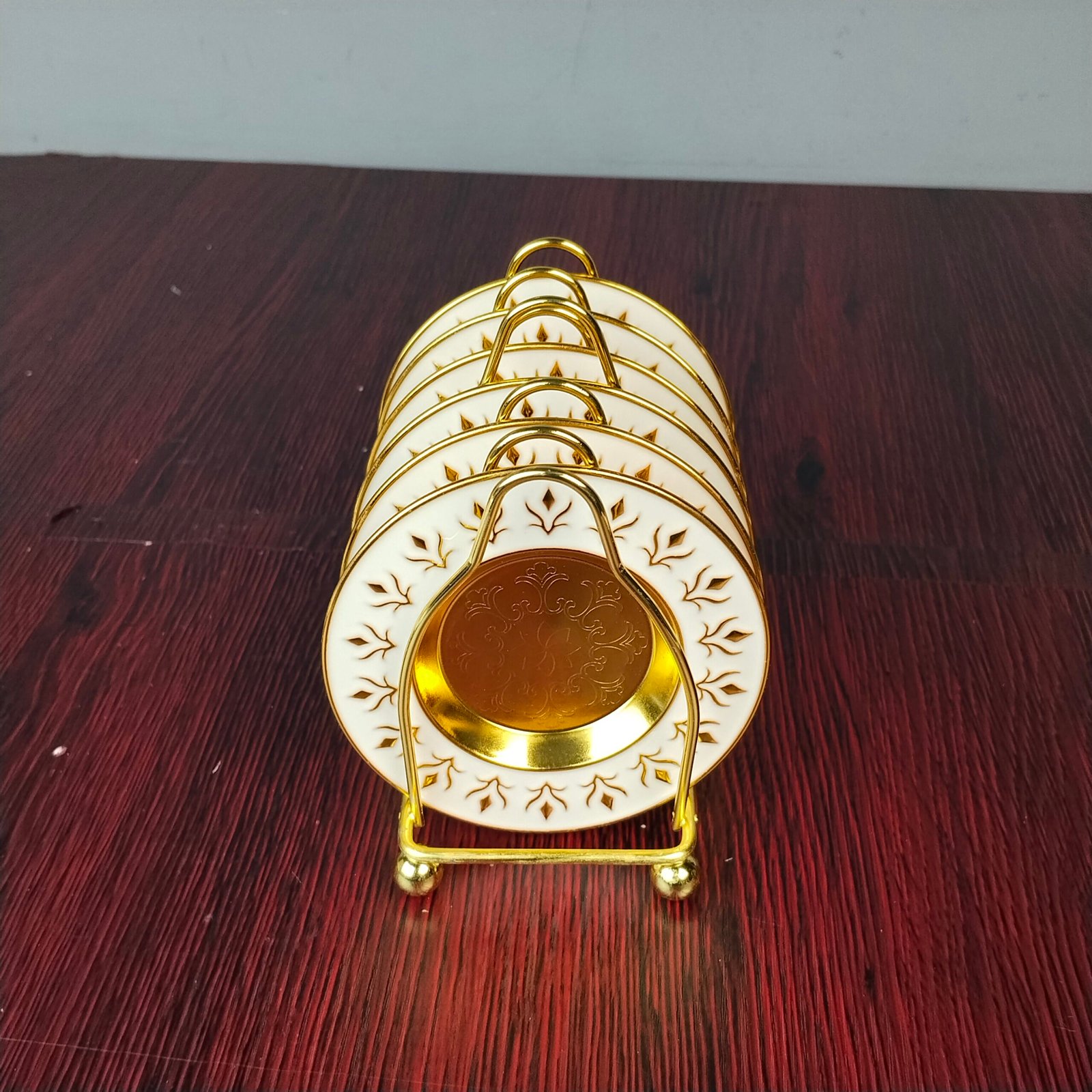 White and Gold Ornate Leaf Motif Mini Serving Plate Set White and Gold Ornate Leaf Motif Mini Serving Plate Set