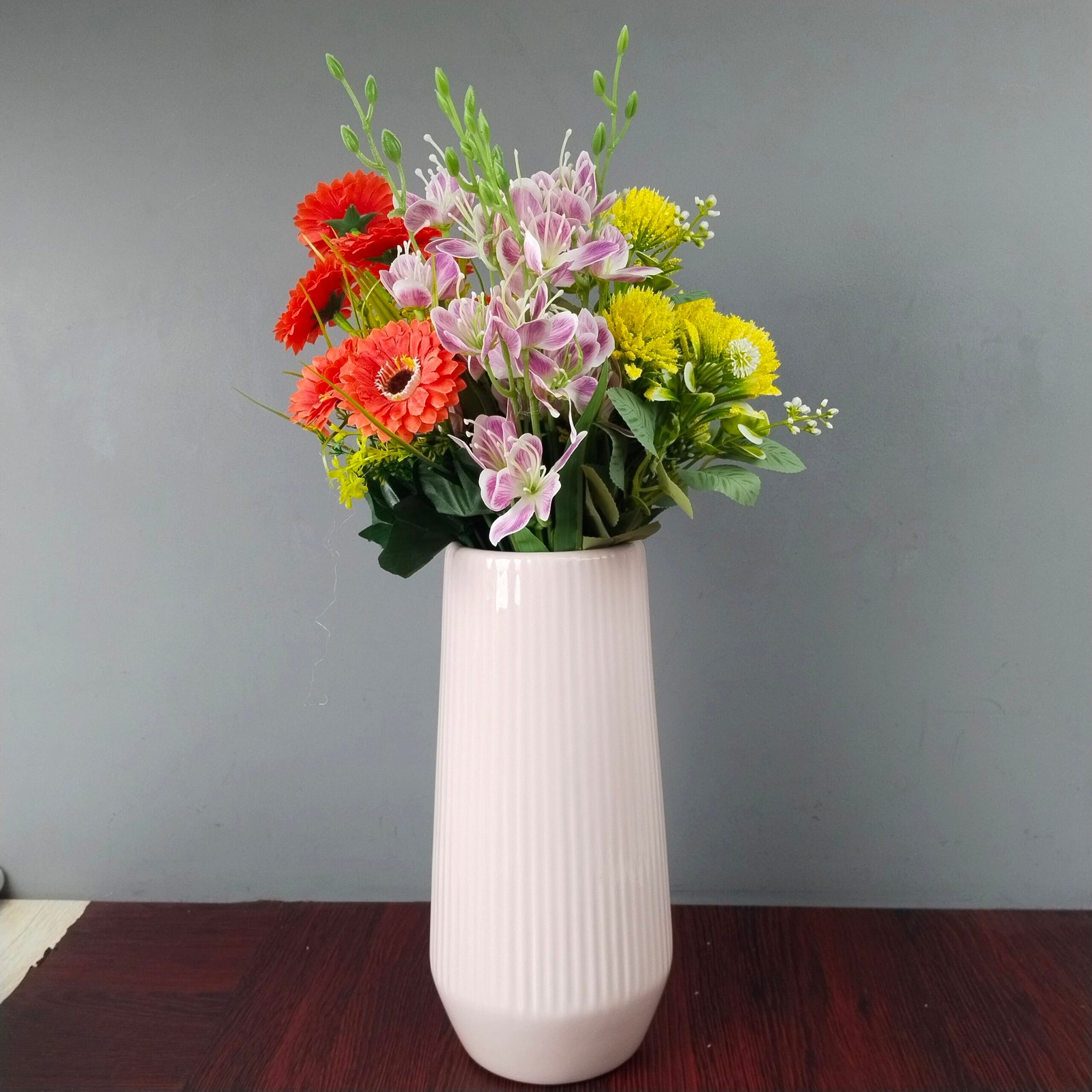 Elegant Ceramic Flower Vase Elegant Ceramic Flower Vase