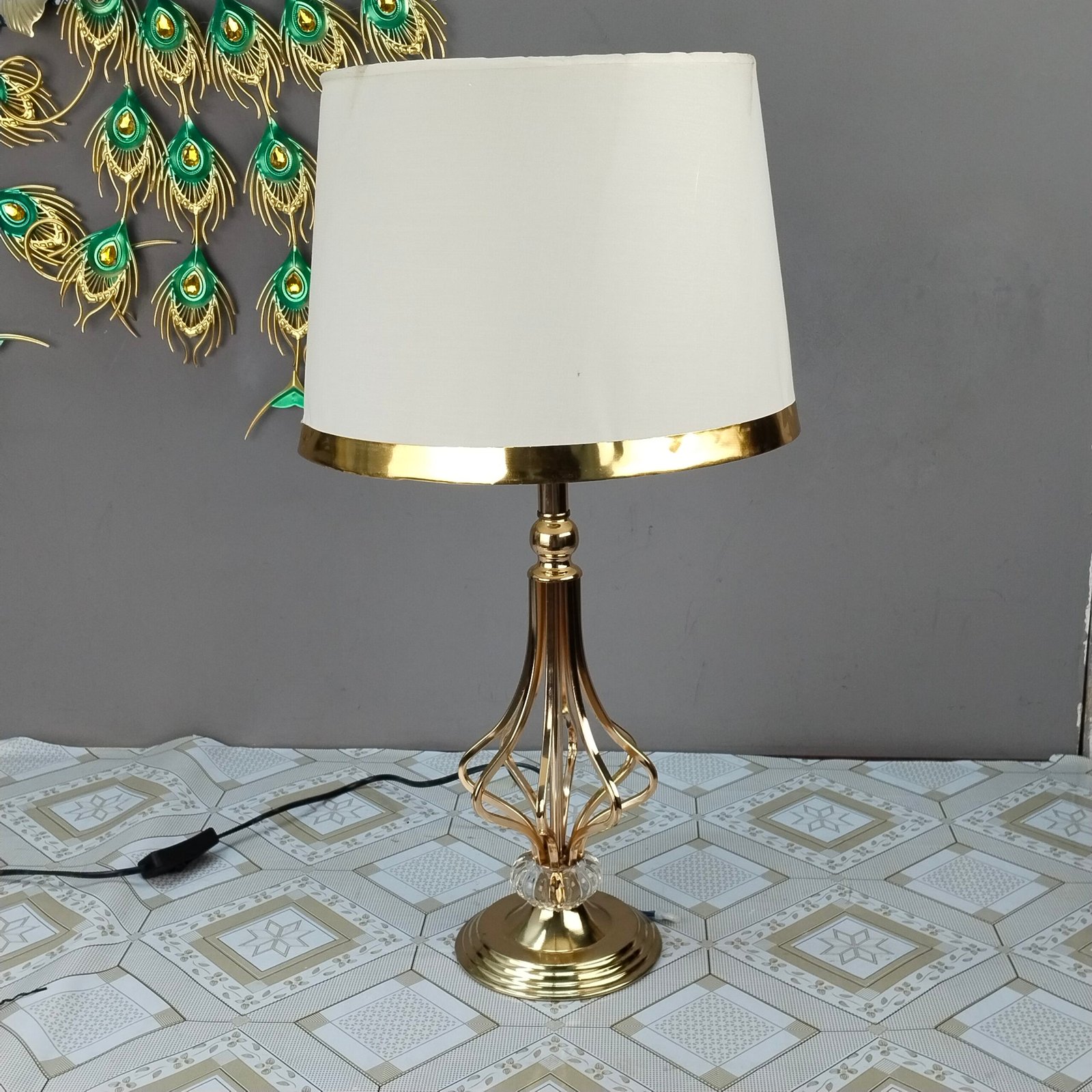 Luxury White & Gold Table Lamp Luxury White & Gold Table Lamp