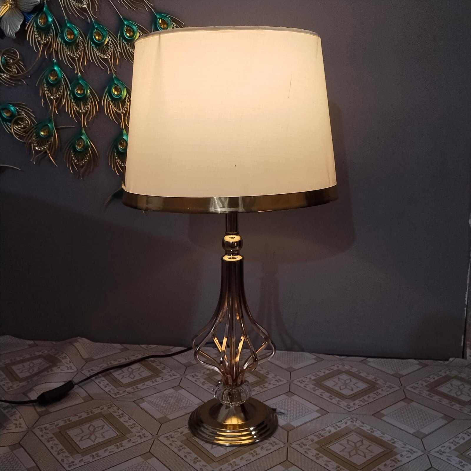 Luxury White & Gold Table Lamp Luxury White & Gold Table Lamp